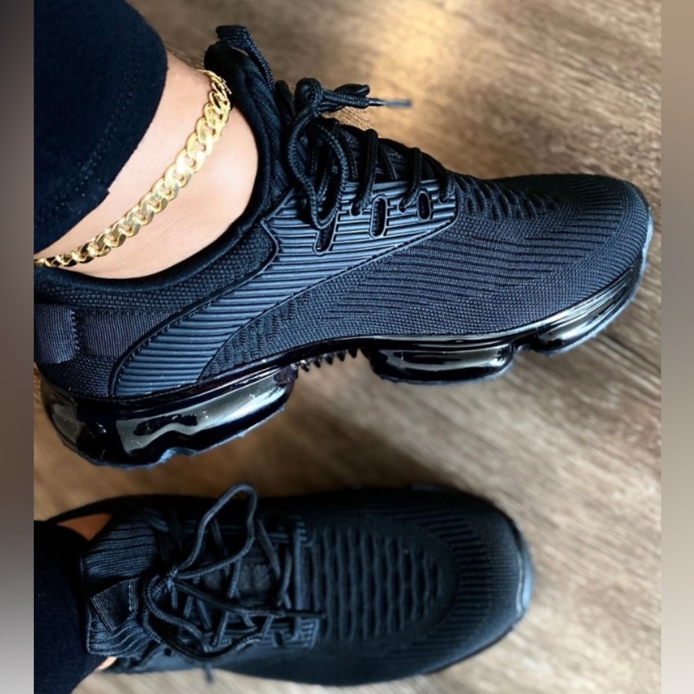 Women’s Black Casual Sneakers.